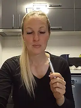 Snapshot of MaviePearl chatting on January 30, 2025, 8:01 am MaviePearl online show from January 30, 2025, 8:01 am