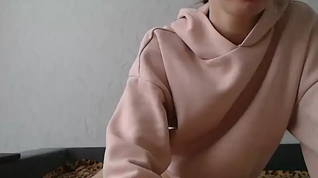 Snapshot of HoneyWiles chatting on February 12, 2026, 2:23 pm HoneyWiles online show from February 12, 2026, 2:23 pm