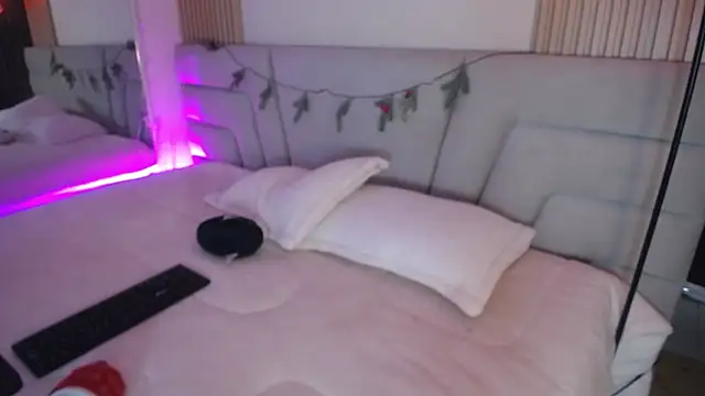 Miss Loise online show from December 21, 2025, 2:19 am