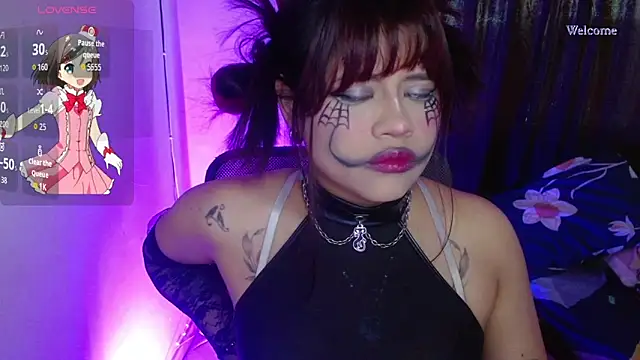 violetagrey  online show from October 6, 2025, 11:07 am