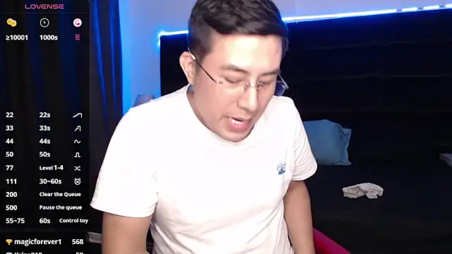 andrewmhilton  online show from March 10, 2025, 2:28 am