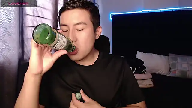 andrewmhilton  online show from September 16, 2025, 9:16 pm