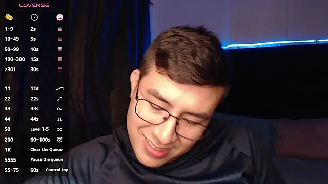 andrewmhilton  online show from October 16, 2025, 5:52 am