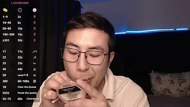 andrewmhilton  online show from November 16, 2025, 5:57 am