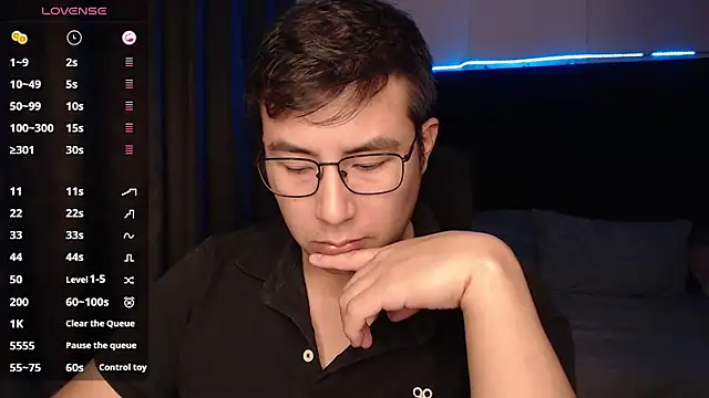 andrewmhilton  online show from November 23, 2025, 6:24 am