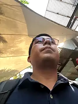 andrewmhilton  online show from November 26, 2025, 6:42 pm