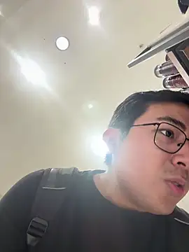 andrewmhilton  online show from March 18, 2026, 11:41 pm