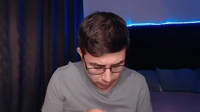 andrewmhilton  online show from April 7, 2026, 6:03 am