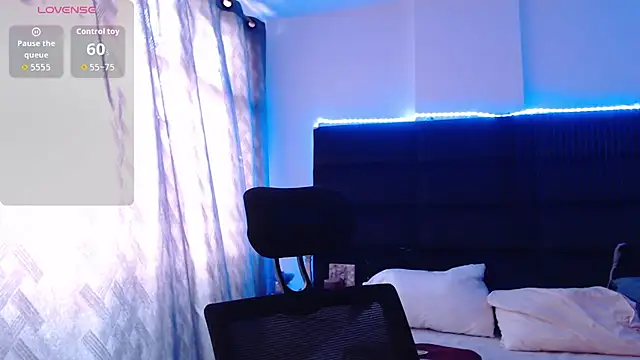 Snapshot of andrewmhilton_ chatting on July 13, 2026, 6:55 pm andrewmhilton online show from July 13, 2026, 6:55 pm