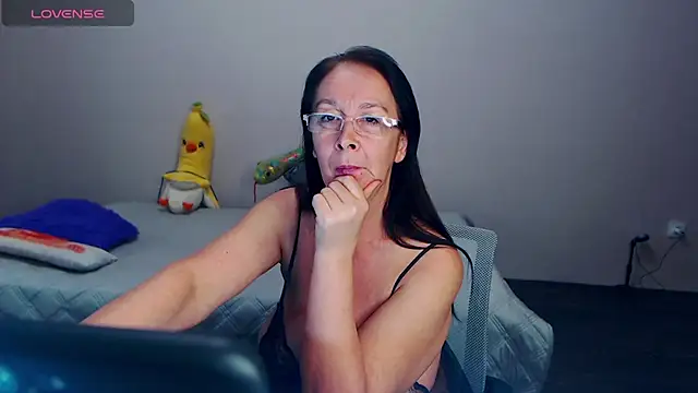 Snapshot of Celine_Faer1 chatting on April 6, 2026, 5:14 pm Celine Faer1 online show from April 6, 2026, 5:14 pm