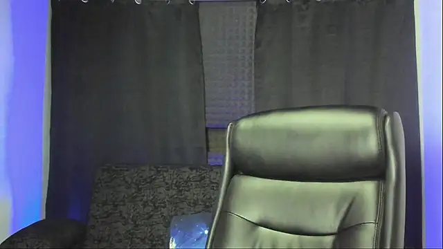 jhonnysnow17 online show from September 19, 2025, 1:18 am