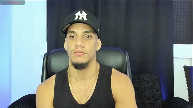 jhonnysnow17 online show from May 19, 2026, 3:57 am