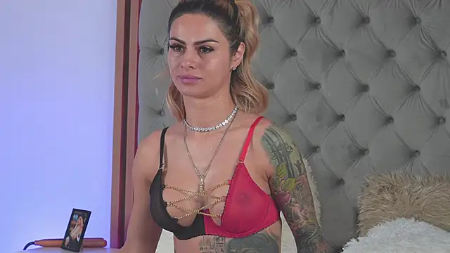 TiffanyMaze online show from April 16, 2026, 2:34 am