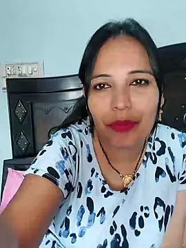 Snapshot of Poojabhabi101 chatting on December 2, 2024, 6:52 am Poojabhabi101 online show from December 2, 2024, 6:52 am