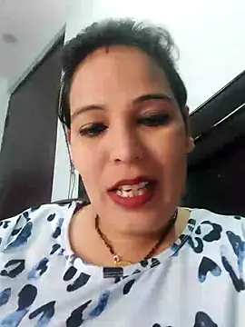 Snapshot of Poojabhabi101 chatting on December 17, 2024, 5:29 am Poojabhabi101 online show from December 17, 2024, 5:29 am