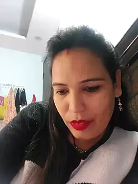 Snapshot of Poojabhabi101 chatting on December 31, 2024, 6:59 am Poojabhabi101 online show from December 31, 2024, 6:59 am