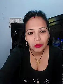 Snapshot of Poojabhabi101 chatting on January 1, 2025, 6:47 am Poojabhabi101 online show from January 1, 2025, 6:47 am