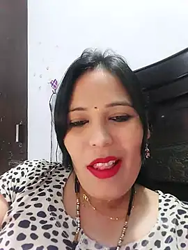 Snapshot of Poojabhabi101 chatting on February 6, 2025, 5:35 am Poojabhabi101 online show from February 6, 2025, 5:35 am