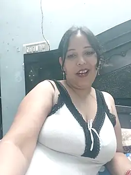 Snapshot of Poojabhabi101 chatting on May 4, 2026, 5:31 pm Poojabhabi101 online show from May 4, 2026, 5:31 pm