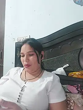 Snapshot of Poojabhabi101 chatting on May 22, 2026, 7:48 am Poojabhabi101 online show from May 22, 2026, 7:48 am