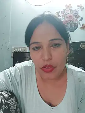 Snapshot of Poojabhabi101 chatting on June 5, 2026, 7:25 am Poojabhabi101 online show from June 5, 2026, 7:25 am