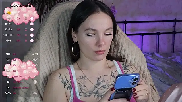Snapshot of lil_luna_x chatting on April 16, 2026, 9:39 pm lil luna x online show from April 16, 2026, 9:39 pm
