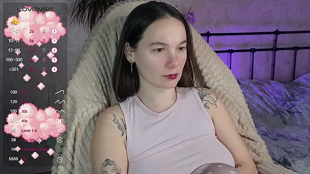 Snapshot of lil_luna_x chatting on April 18, 2026, 7:07 pm lil luna x online show from April 18, 2026, 7:07 pm