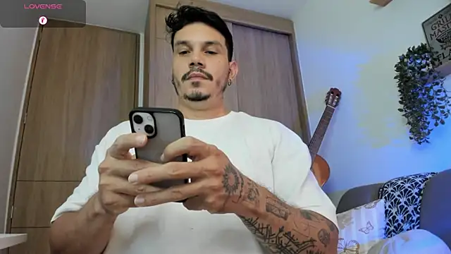 Snapshot of alejandro_stark chatting on June 18, 2026, 9:52 pm alejandro stark online show from June 18, 2026, 9:52 pm