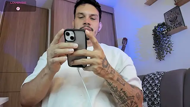 Snapshot of alejandro_stark chatting on June 30, 2026, 9:21 am alejandro stark online show from June 30, 2026, 9:21 am