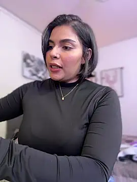 GigiiStone online show from February 1, 2025, 9:29 pm