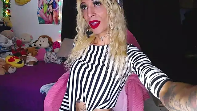 Snapshot of flaquita_corall chatting on June 4, 2026, 1:22 am flaquita corall online show from June 4, 2026, 1:22 am