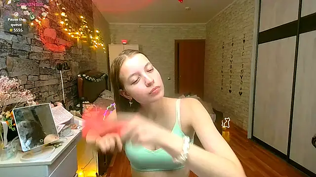   Aphrodita  wow   online show from March 3, 2026, 4:46 pm