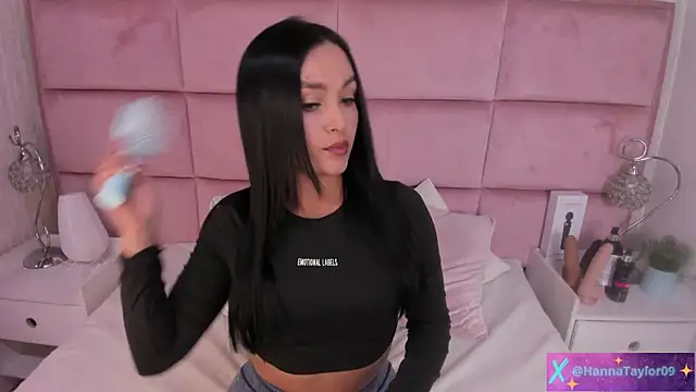 HannaTaylor online show from October 7, 2025, 3:04 am