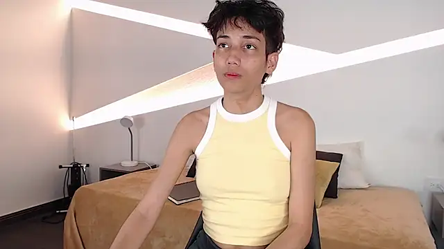 hot little bunny online show from February 4, 2025, 9:20 pm