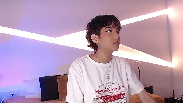 hot little bunny online show from February 20, 2025, 8:14 pm