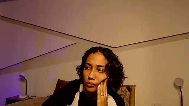 hot little bunny online show from September 8, 2025, 9:36 pm