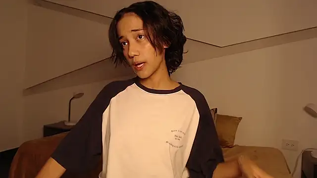 hot little bunny online show from September 29, 2025, 8:35 pm