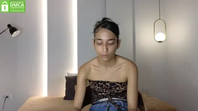 Snapshot of hot_little_bunny chatting on May 25, 2026, 9:43 pm hot little bunny online show from May 25, 2026, 9:43 pm