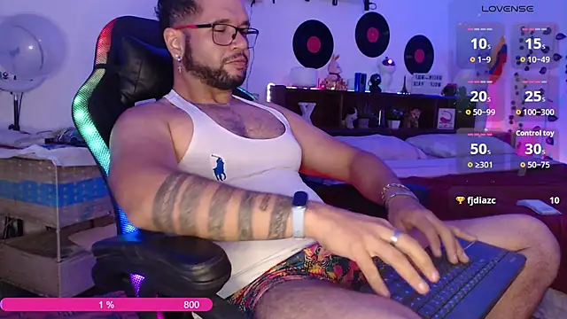 Snapshot of Xein_WoIf chatting on June 4, 2026, 2:39 am Xein WoIf online show from June 4, 2026, 2:39 am