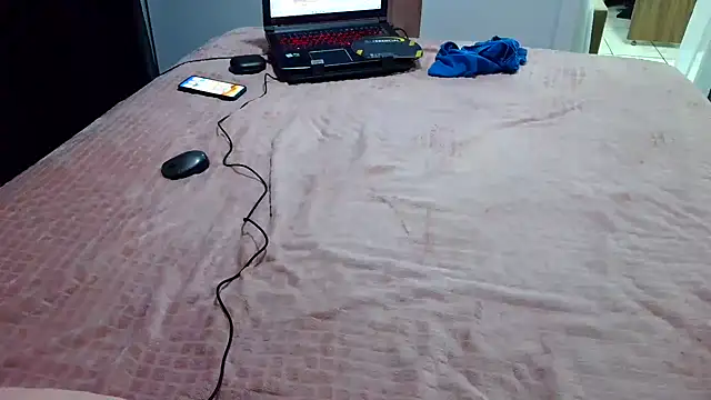 Snapshot of Kellynha_Sweet chatting on January 1, 2025, 9:52 pm Kellynha Sweet online show from January 1, 2025, 9:52 pm