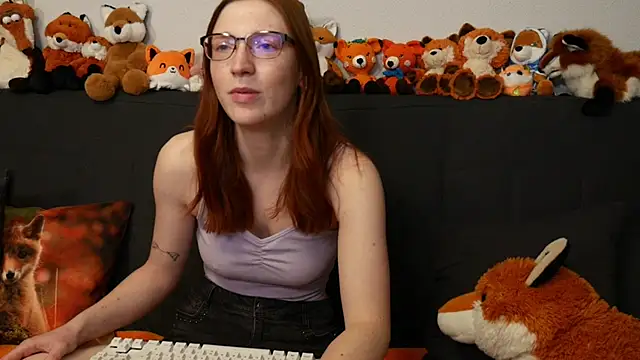 FinaFoxy online show from July 3, 2026, 7:53 pm