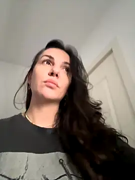 TaniaAmore online show from October 27, 2025, 7:40 pm