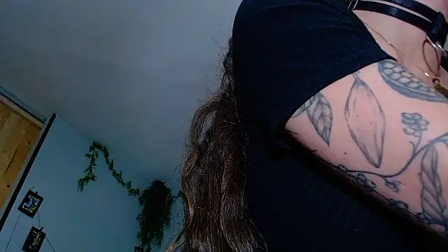 VickyJackson  online show from October 23, 2025, 6:17 pm