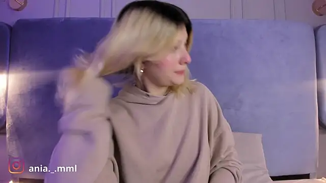 Ania jones online show from September 24, 2025, 8:01 pm