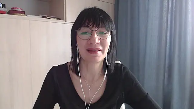 Erica95Bloom online show from September 19, 2025, 11:11 am