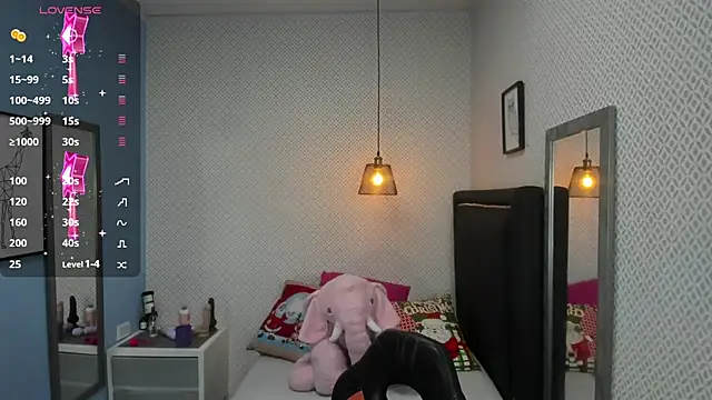 Snapshot of LORENADAVIES chatting on December 10, 2024, 12:27 pm LORENADAVIES online show from December 10, 2024, 12:27 pm