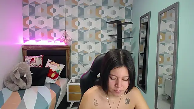 Snapshot of LORENADAVIES chatting on December 18, 2024, 11:56 am LORENADAVIES online show from December 18, 2024, 11:56 am