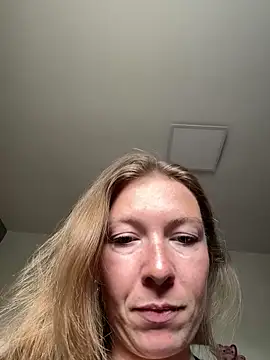 BunnyDiamond1 online show from May 21, 2026, 11:06 am
