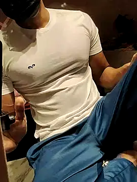 xxxhugedick0001 online show from February 24, 2025, 6:58 pm