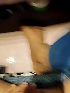 xxxhugedick0001 online show from February 26, 2025, 7:05 pm